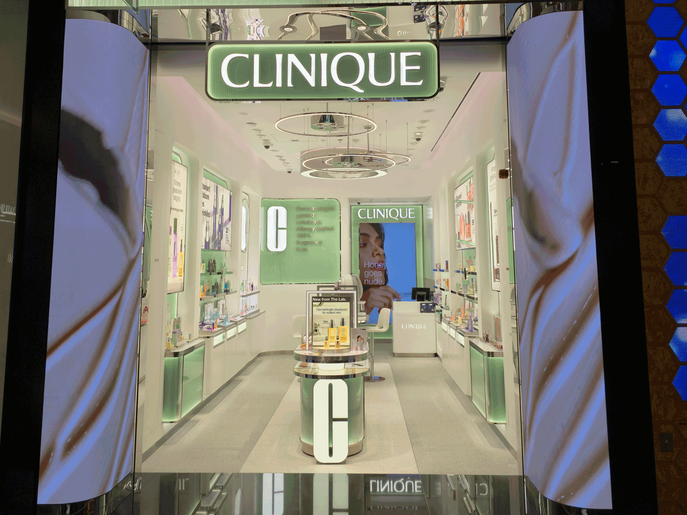 clinique boutique store fitout mall of the emirates