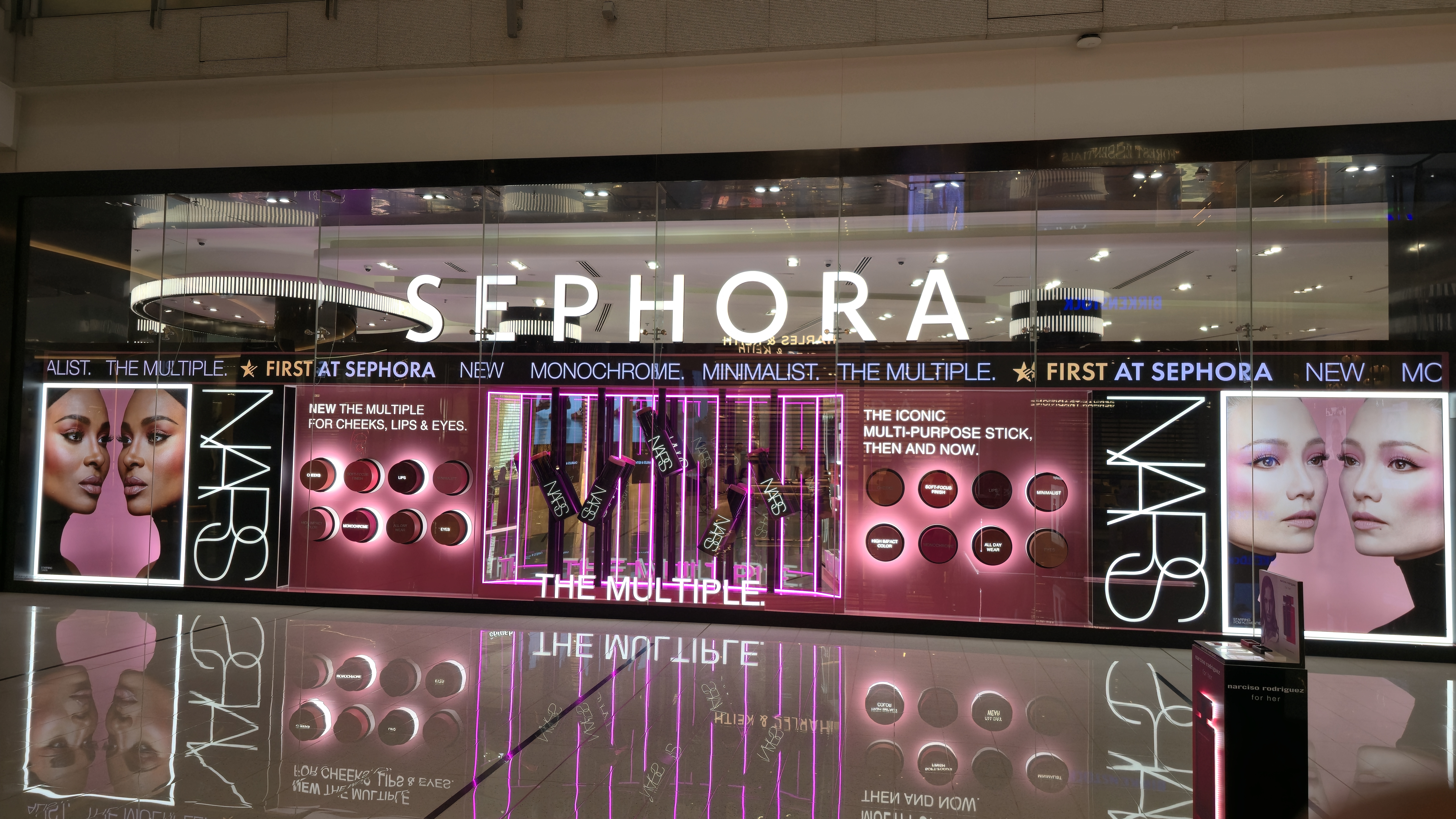 nars the multiple window display dubai mall