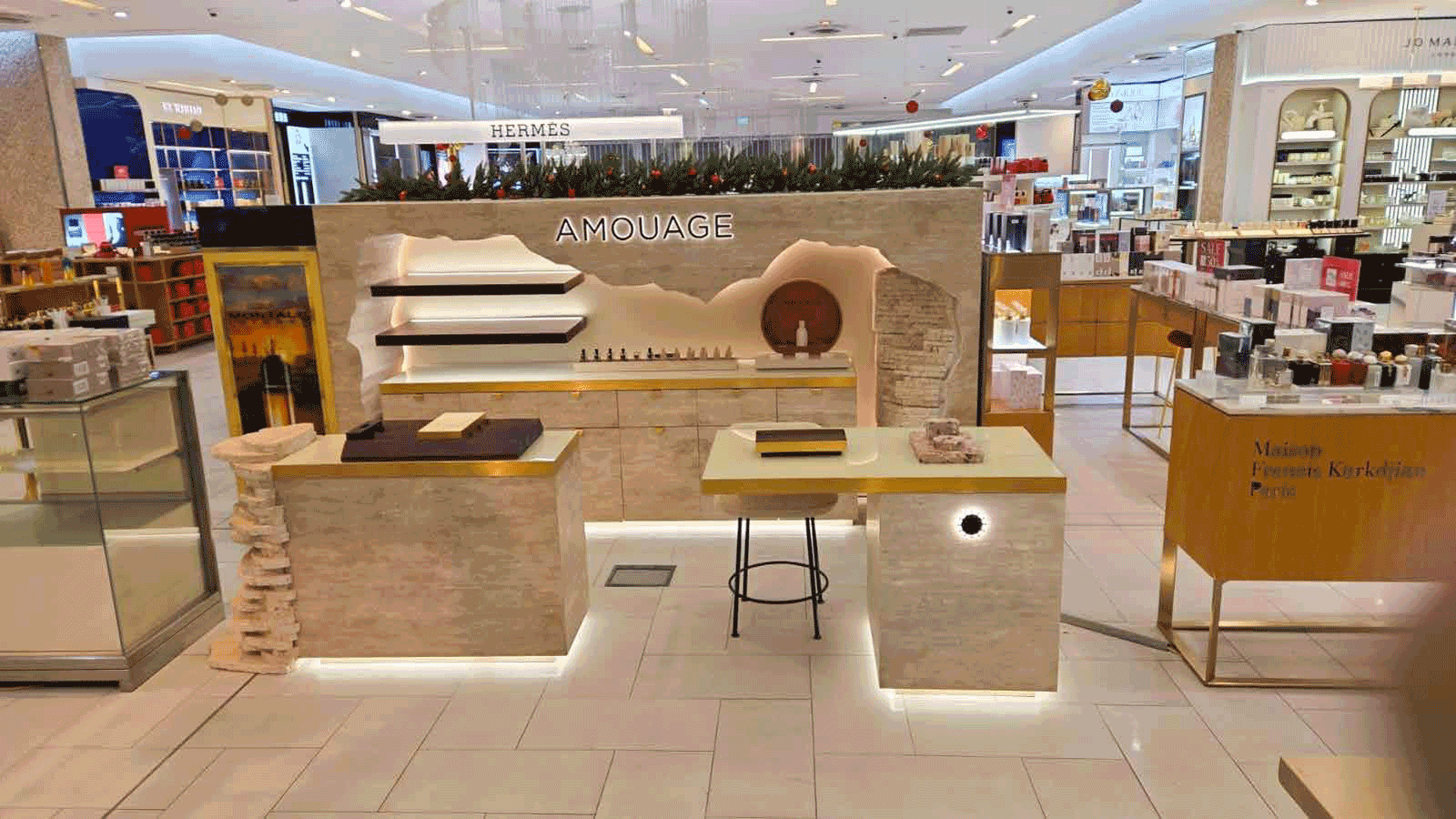 tph amouage retail display b