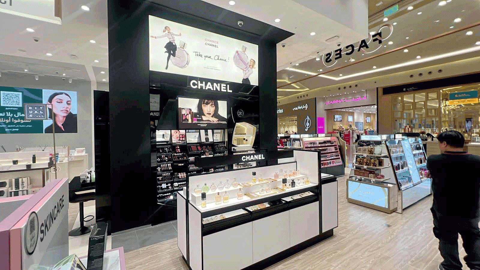 tph chanel retail display b
