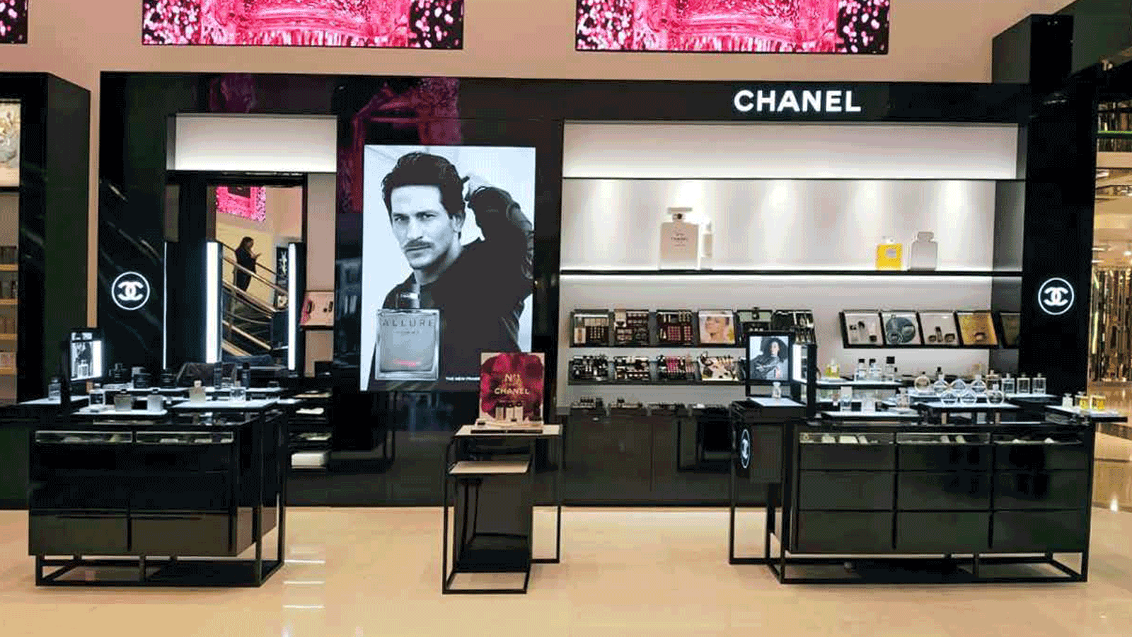 tph chanel retail display c